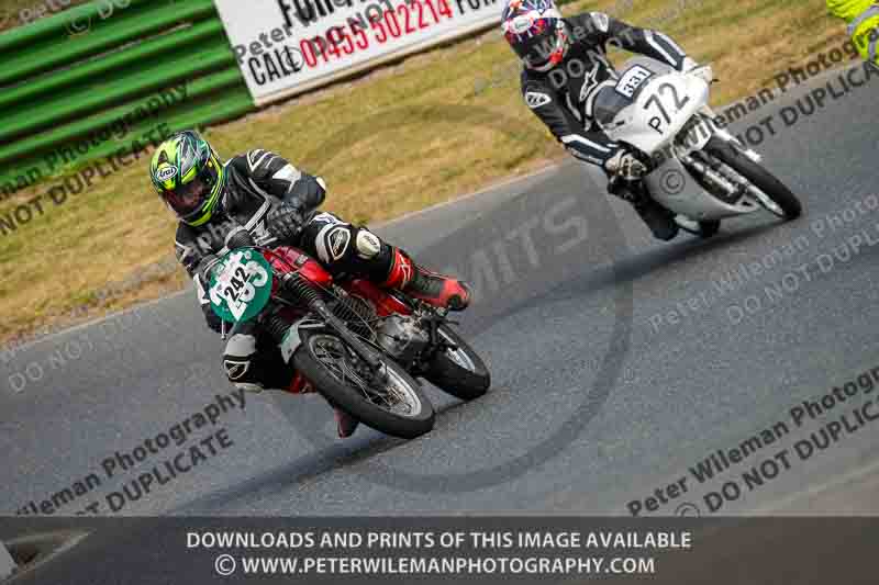 Vintage motorcycle club;eventdigitalimages;mallory park;mallory park trackday photographs;no limits trackdays;peter wileman photography;trackday digital images;trackday photos;vmcc festival 1000 bikes photographs